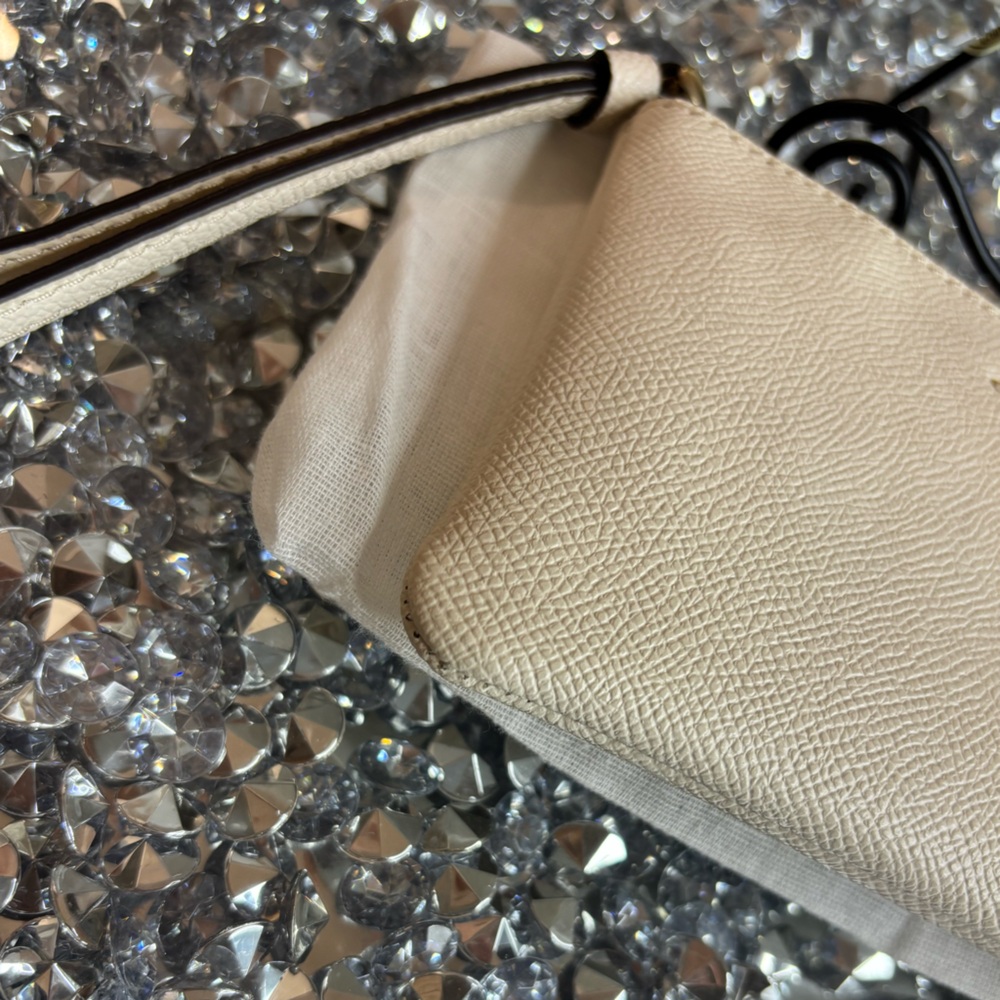 Coach Chalk Pebbled Leather Wristlet EUC - Picture 8 of 11